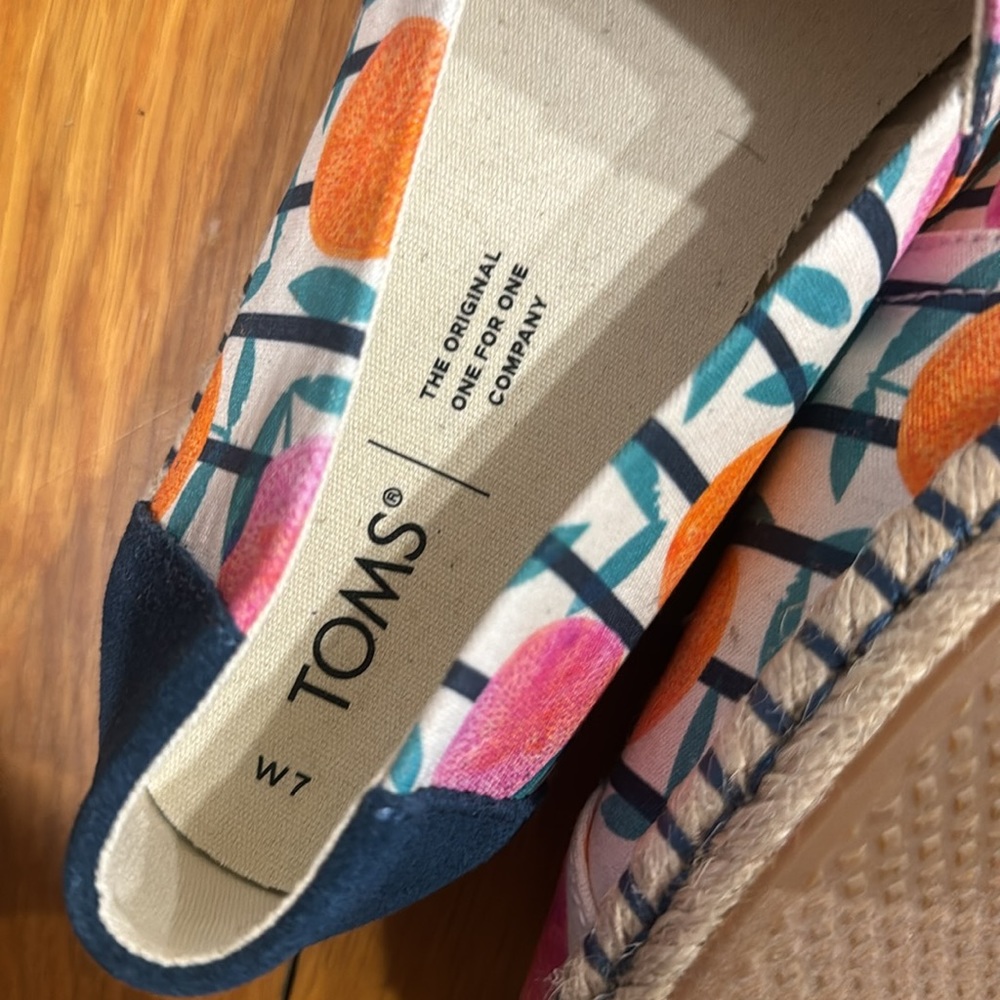 Toms shoes - Picture 3 of 3
